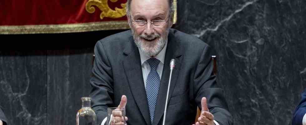 Le depute le plus proche du PSOE prone une demission