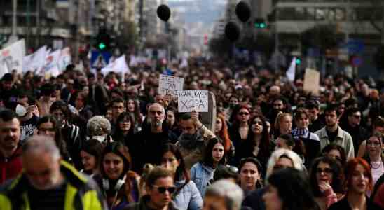 Les syndicats grecs appellent a une greve generale suite a