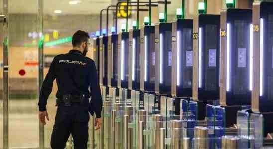 Linterieur renforce les controles dans les grands aeroports avec 151