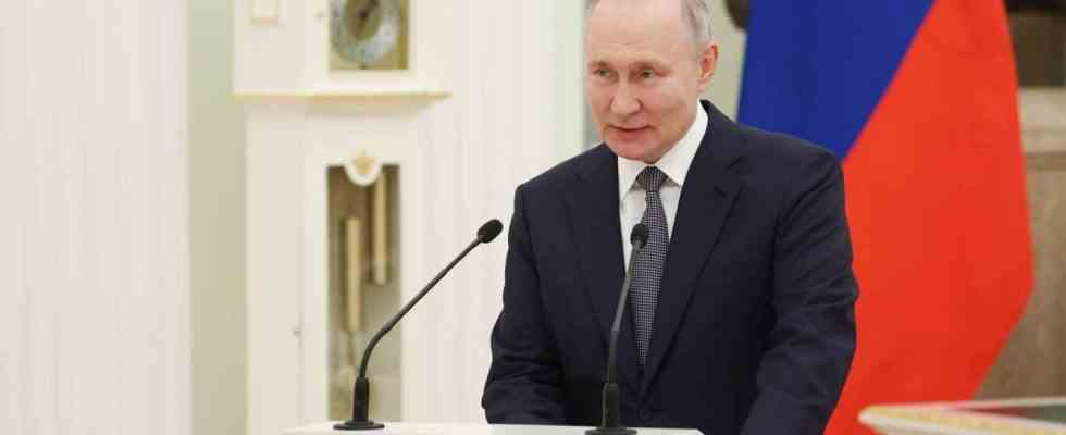 Poutine annonce un accord pour deployer des armes nucleaires tactiques