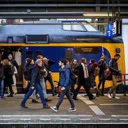 Reste de la journee moins de trains autour dAmsterdam et