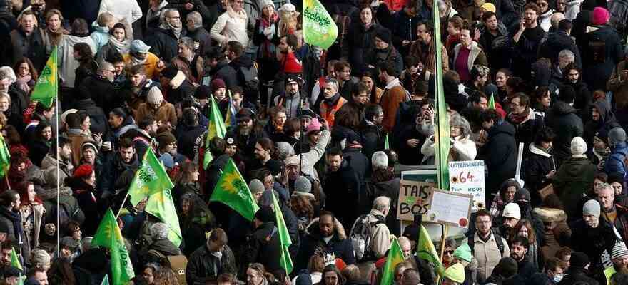 les syndicats font monter la pression sur Macron