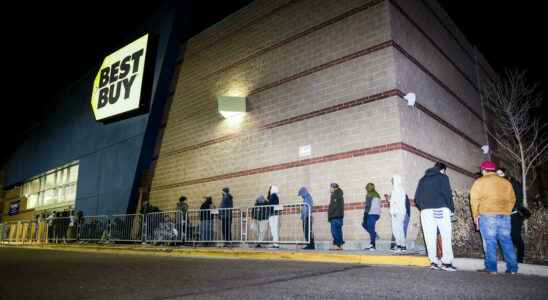 Black Friday breaks sales records mainly online