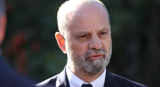 Inclusive writing Blanquer opposed to the pronoun iel in the