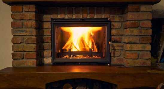 Recover heat from the insert or closed hearth of a