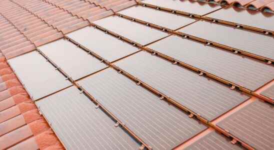 Terracotta solar tiles that respect the architecture of buildings
