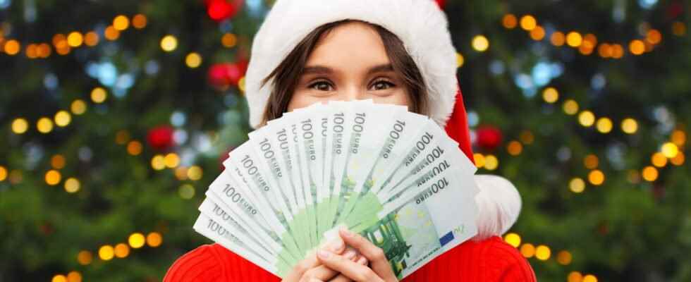 Christmas bonus the payment date is tomorrow