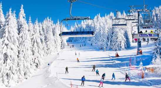 Christmas holidays dates 2021 2022 health pass compulsory in ski resorts