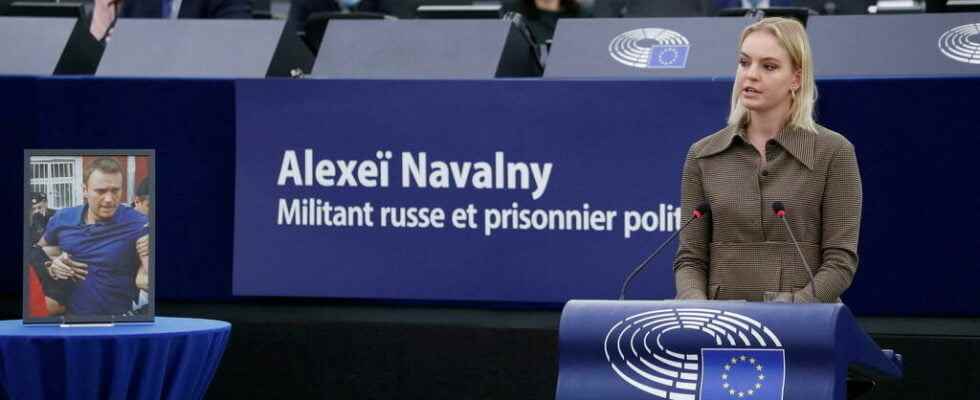 Daughter of Russian opponent Navalny receives Sakharov Prize and calls