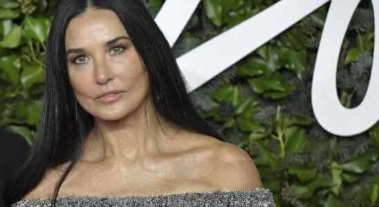 Demi Moore naked in her bath shows off her wrinkle free