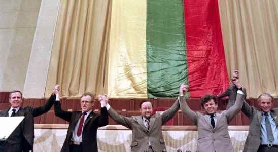 Fall of the USSR on March 11 1990 Lithuania declares