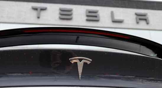 G7 company suspends Tesla taxis after fatal accident in Paris