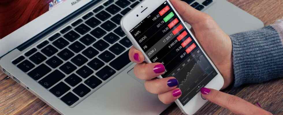 How to invest in the stock market from your smartphone