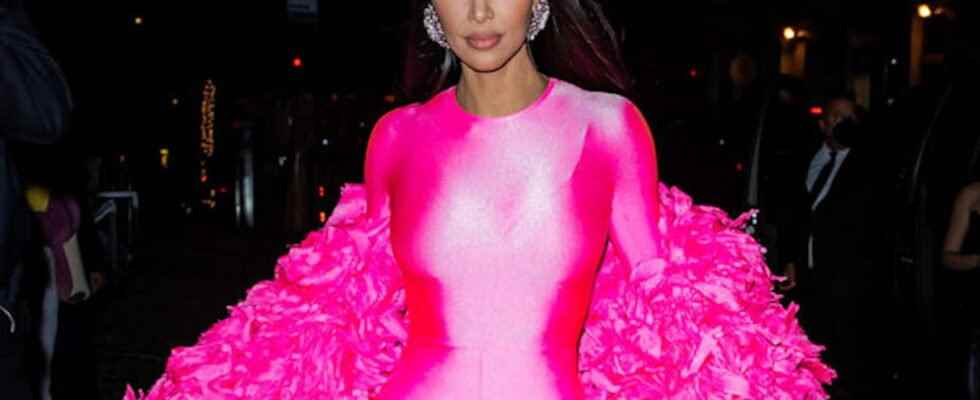 Kim Kardashian to receive award for fashion influence