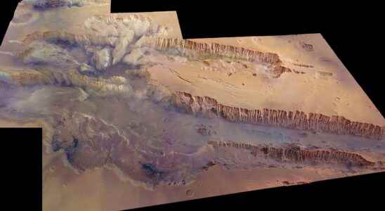 Mars large quantities of water discovered under the largest canyon