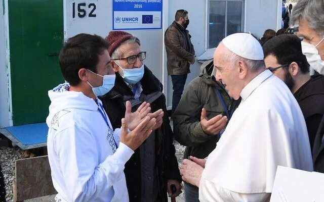 Popes message of support to immigrants in Lesvos Lets not