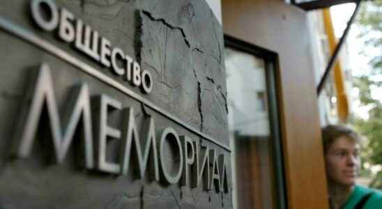 Russia why is the NGO Memorial threatened with dissolution