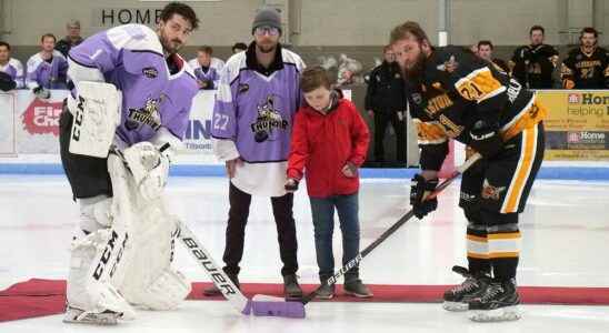 Thunder goalie takes ceremonial Hockey Fights Cancer faceoff