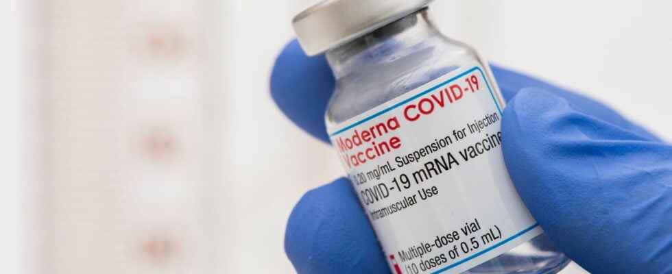 What are the differences between Pfizer and Moderna vaccines