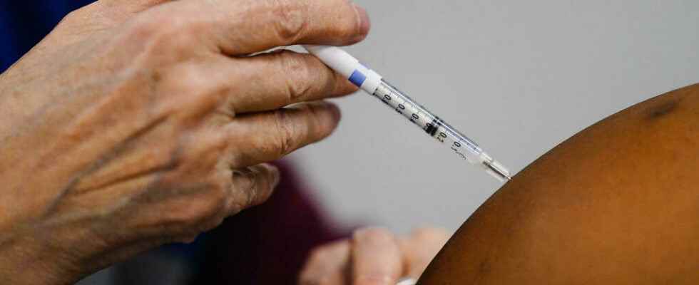 a court decision restores the vaccination obligation in large companies