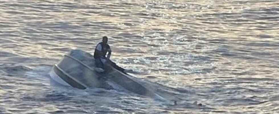 39 missing after boat sinks off Florida