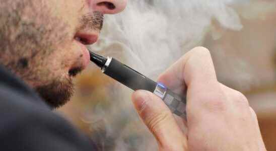 Electronic cigarette doctors should not advise her to quit smoking