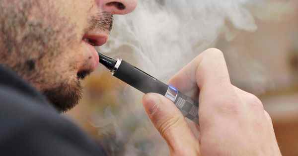 Electronic cigarette doctors should not advise her to quit smoking