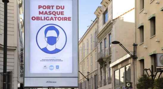 Mandatory mask Paris exterior places age poster