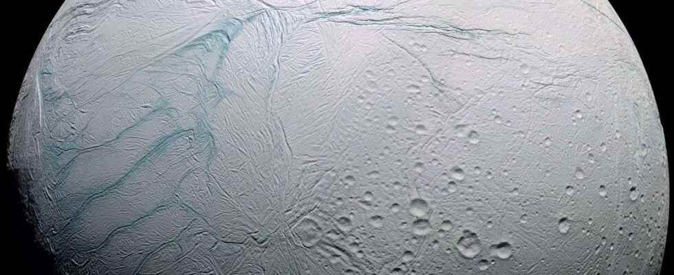 Mission on Enceladus a return of samples will make it