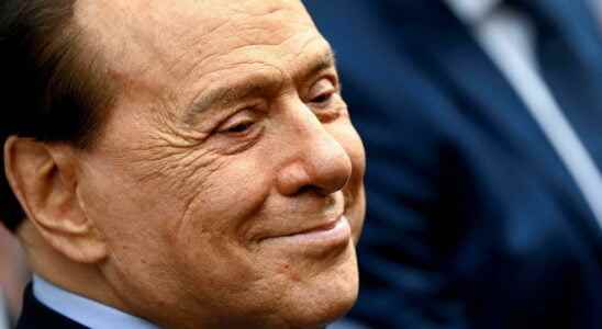Silvio Berlusconi renounces to seek the presidency