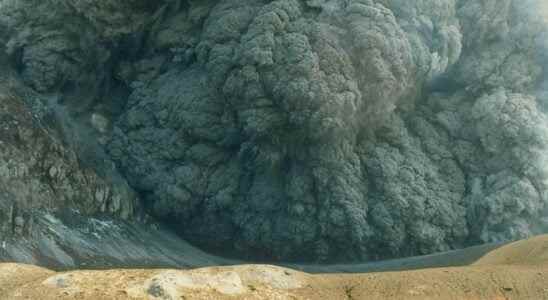 The violent eruption of the volcano Thera on the island
