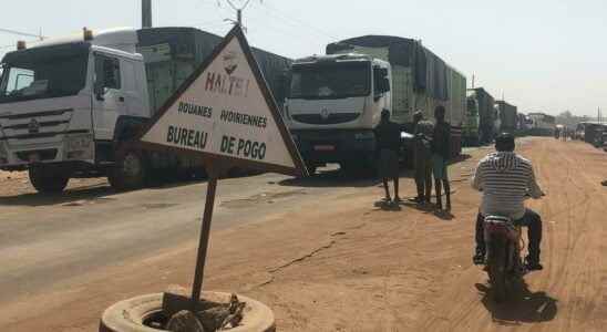 Truckers blocked at the border between Mali and Cote dIvoire