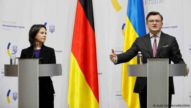 Germany's Ukrainian diplomacy: Scholz in the USA, Baerbock in Ukraine