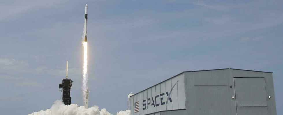 A solar storm destroys 40 satellites launched by SpaceX a