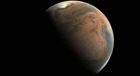 Another look at Mars with the Hope mission and its