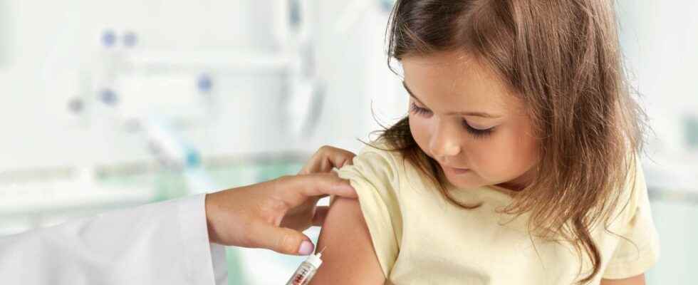 Children is it more risky to get vaccinated or to