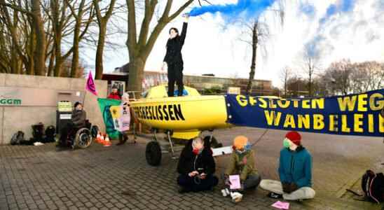 Climate activists occupy site of pension fund in Zeist already