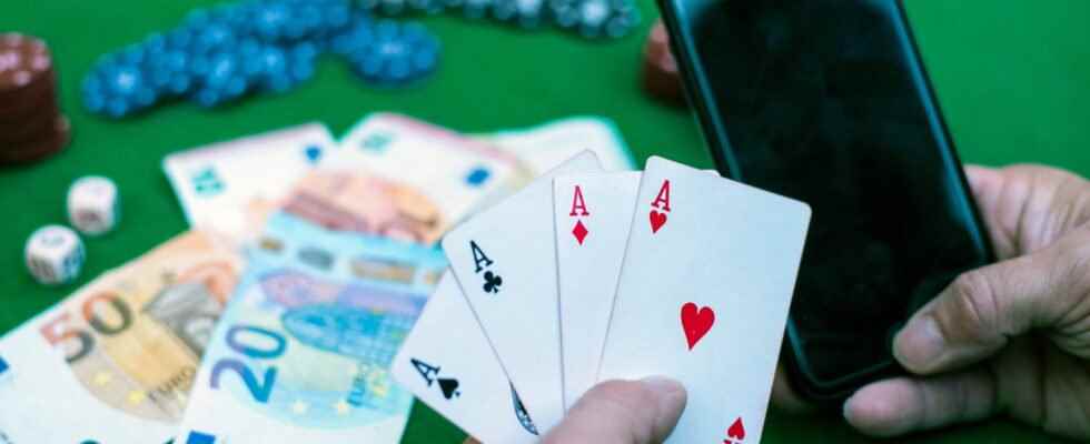 Forbidden to minors gambling affects teenagers
