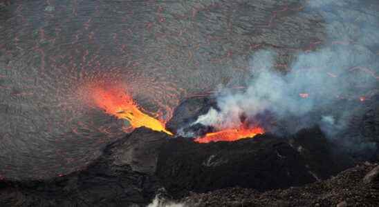 Hawaii Kilauea volcanos lava lake empties and refills cyclically
