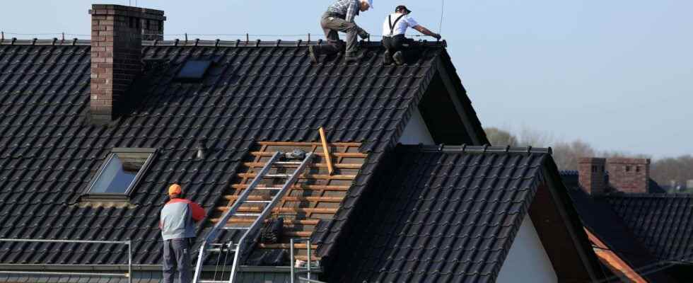 How much does a roof repair cost