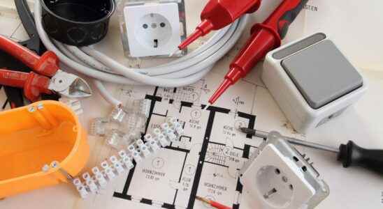 How to install an electrical outlet