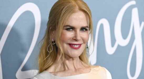 Nicole Kidman displays her flat stomach and creates controversy