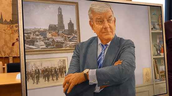 Portrait of former mayor Jan van Zanen revealed Overwhelming
