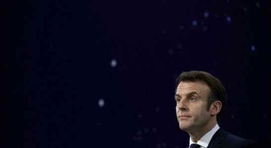 Presidential Emmanuel Macron must wear the habit of a protective