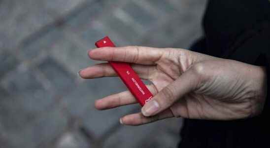 Puff the disposable electronic cigarette a new fad for teenagers