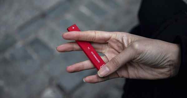 Puff the disposable electronic cigarette a new fad for teenagers