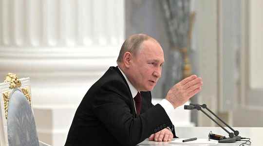 Putin recognizes the independence of two Ukrainian separatist territories