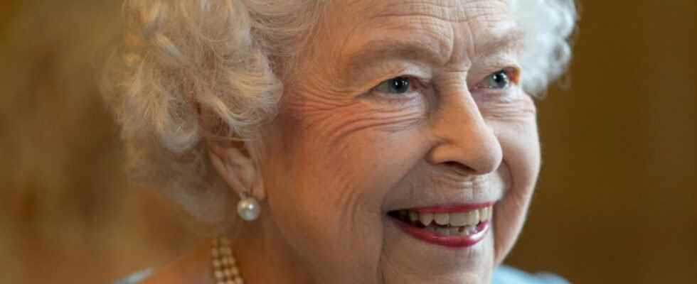 Queen Elizabeth II positive for Covid with mild symptoms