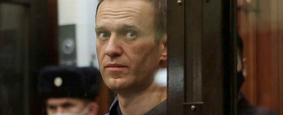 Russian media urged to remove content related to Alexei Navalny