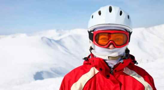 Sport and Covid vaccination pass indoors skiing schools club